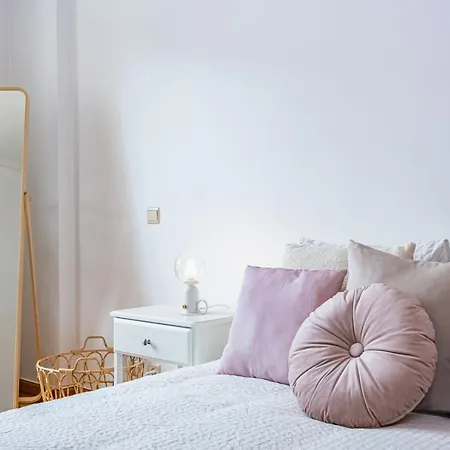 Lovely At The Location In Apartment