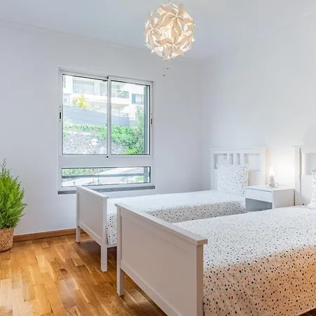 Lovely At The Location In Apartment *