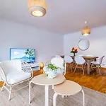 Lovely At The Location In Apartment