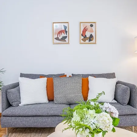 Lovely At The Location In Apartment