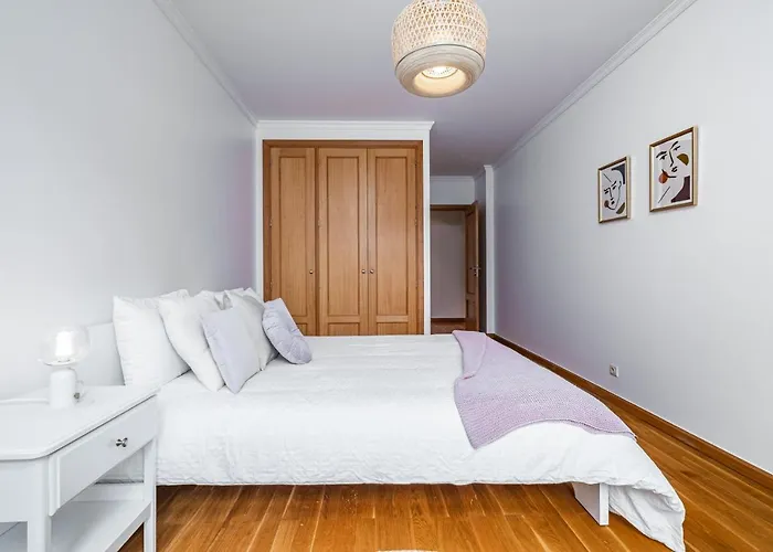 Lovely At The Location In דירה פונשל