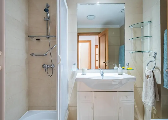 Lovely At The Location In דירה פונשל