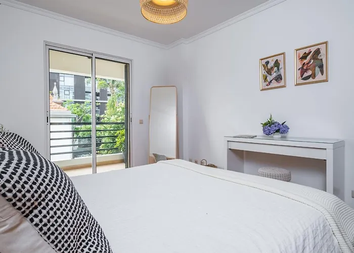 Lovely At The Location In * 丰沙尔