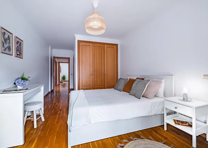 Lovely At The Location In * 丰沙尔