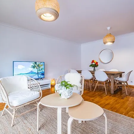 Lovely At The Location In Apartamento