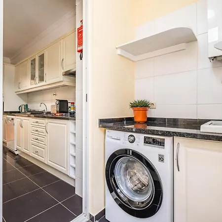 Lovely At The Location In Daire Funchal